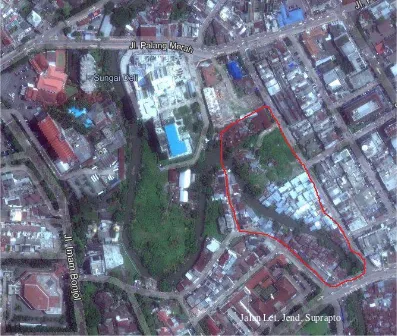Gambar 1.1 Lokasi site dalam lingkungan sekitar (Sumber Google Earth 2014) 