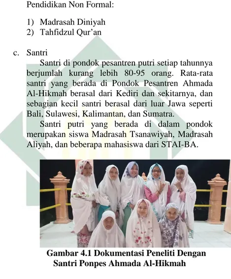 Gambar 4.1 Dokumentasi Peneliti Dengan  Santri Ponpes Ahmada Al-Hikmah  d.  Sarana/Prasaran 
