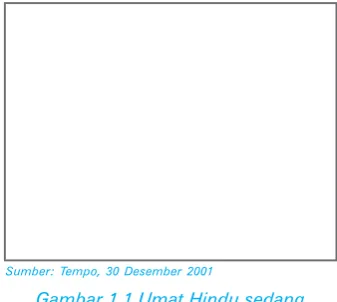 Gambar 1.1 Umat Hindu sedang