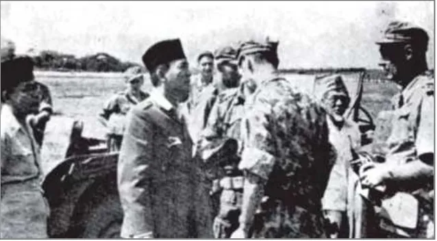 Gambar 9.11 Presiden Sukarno, Wakil Presiden Mohammad Hatta, dan