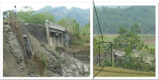 Gambar 4. Tebing jembatan longsor   3)  Bendungan 