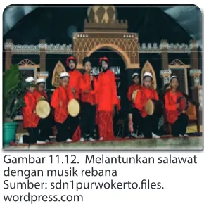 Gambar 11.12.  Melantunkan salawat 