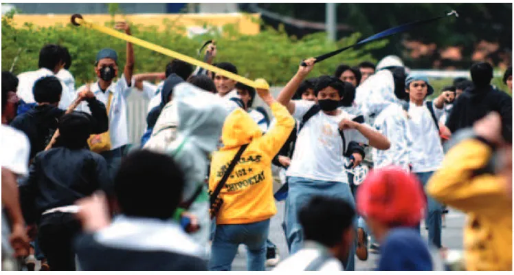 Gambar 1.4 Tawuran pelajar menjadi tantangan dalam penerapan Pancasila di era reformasi.