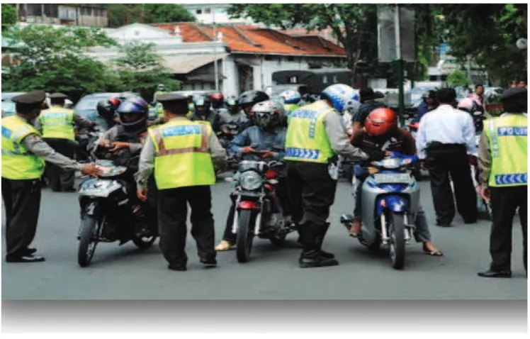 Gambar 3.4 Penegakan hukum oleh Kepolisian mewujudkan ketertiban dan keamanan berlalu lintas.