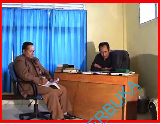 Gambar 1: Saat Wawancara dengan Camat Gu (Drs.Muh.Isa)         Lokasi, Kantor Camat Gu             