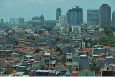 Gambar 2.6Sumber: http://beritadaerah.co.id                                                                                                                                             Keadaan di salah satu kota di Indonesia (Kota Jakarta) yang sangat padat penduduknya.