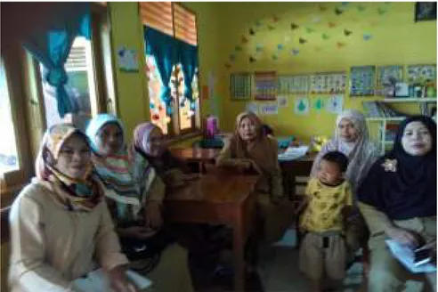 Foto Bersama Dengan Para Guru Di Sekolah Luar Biasa Jenetallasa 