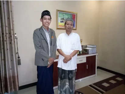 Gambar 6. Foto bersama KH. Liwa Uddin selaku Tokoh Agama di Desa Cebolek  Kidul. 