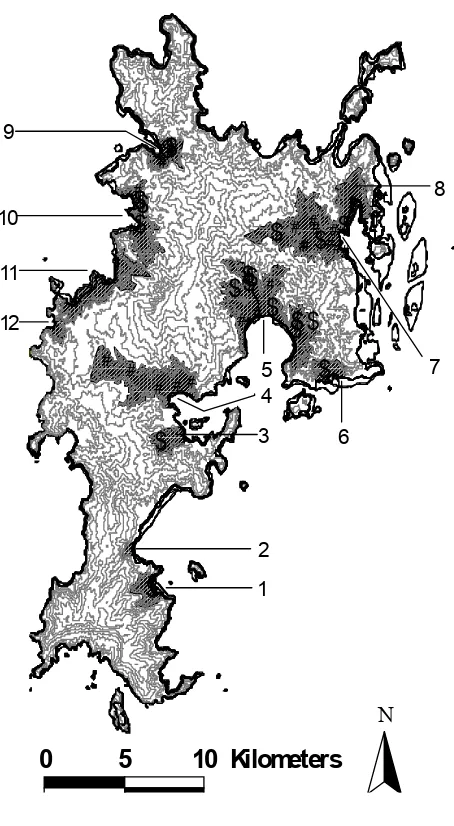 Gambar 1. Peta topografis menunjukkan distribusi lokasi sarang Biawak Komodo di Pulau  Komodo, Taman Nasional Komodo, Indonesia