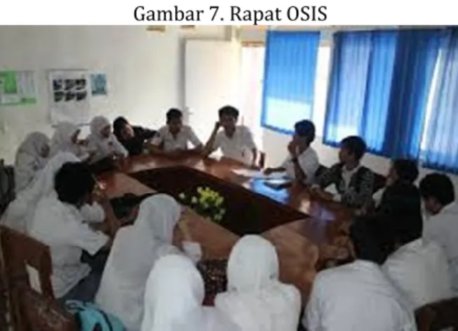 Gambar 7. Rapat OSIS 