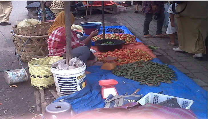 Gambar 4. Pedagang Kaki Lima di Pasar Sangkumpal Bonang 
