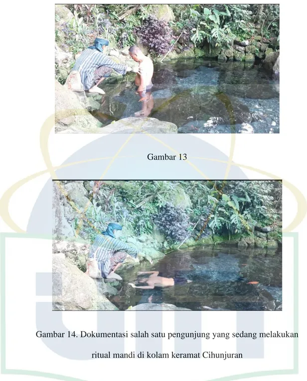 Gambar 14. Dokumentasi salah satu pengunjung yang sedang melakukan  ritual mandi di kolam keramat Cihunjuran  