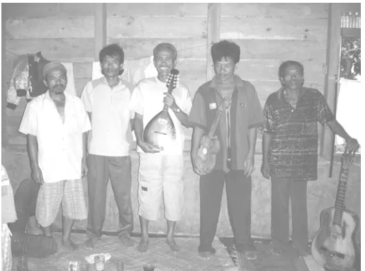 Gambar. Pemain Grup Musik Nunut tahun 2007 Doc. Senovian 