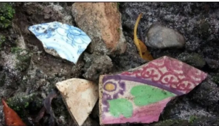 Gambar 4. Fragmen keramik asing  yang ditemukan di DAS Sungai Singkel (Sumber: Serambi  Indonesia, 2019)