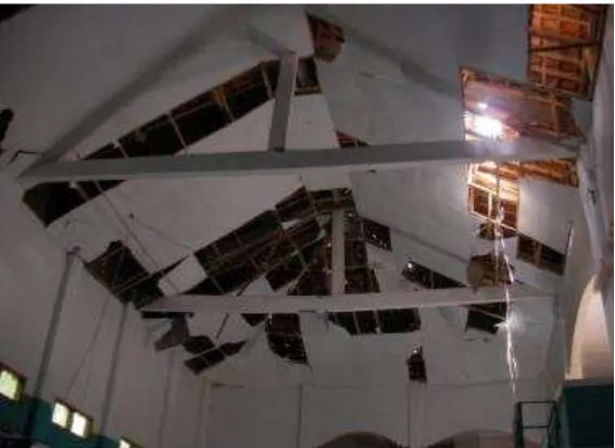 Gambar 1.3  Kerusakan Bangunan Masjid di Desa Cigalontang 