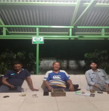 Foto bersama dengan informan 1 (tengah) saat melakukan wawancara mendalam  di PT.Charoen Pokphand Jaya Farm Unit 7 pada tanggal 10 September 2019 