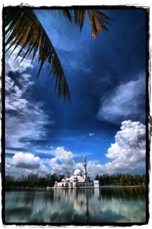 Gambar 3:Gambar dari luar Masjid Tengku Tengah Zaharah, Terengganu