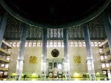 Gambar 14. Kubah Masjid Istiqlal dengan ornamen bulan sabit 