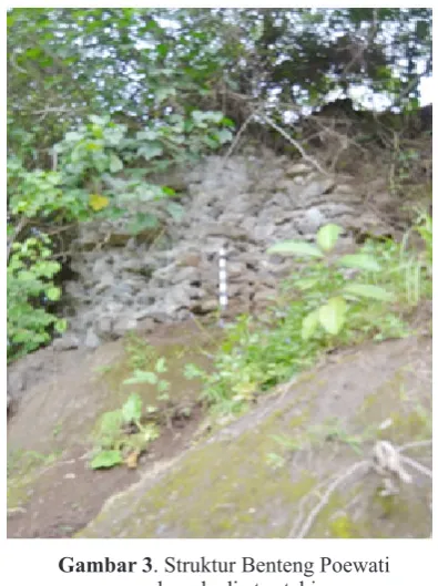 Gambar 3. Struktur Benteng Poewati yang berada di atas tebing 
