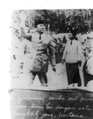 Gambar 2. Mantan Presiden, Soekarno datang untukmembuka Sumberjaya sebagaiperkampungan baru pada tanggal 14November 1952.