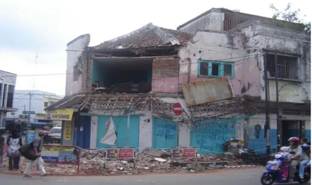 Gambar 4. Kerusakan bangunan di Tasikmalaya akibat Gempa Bumi Jawa Barat 2009. Foto: Rudy Suhendar.