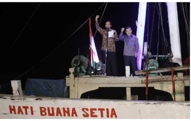 Gambar 4: Pidato Kemenangan Jokowi-JK di atas sebuah kapal pinisi “Hati Buana Setia”, Pelabuhan Sunda Kelapa, Jakarta, 22 Juli 2014.