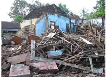 Gambar 3.3. Gempa di Yogyakarta tahun 2006, sebagian yang rusak adalah tempat tinggal warga 
