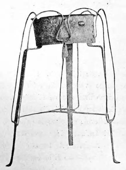 Fig. 6 - Capena, tripode di bronzo della Tomba LIV.