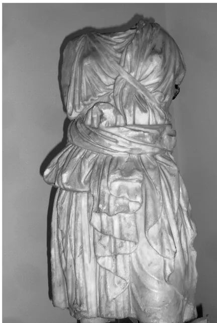 Fig. 3b. Capua, Museo Provinciale Campano: gruppo mar-moreo con Diana: particolare.
