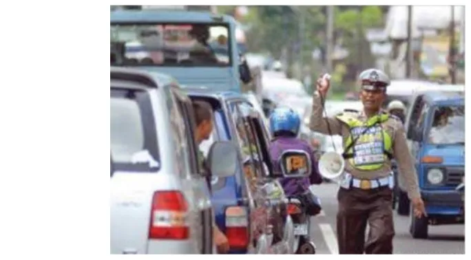 Gambar 2. Kemacetan Lalu Lintas di Jln Raya Sengkaling Malang (Sumber :Malang Raya, 2011)