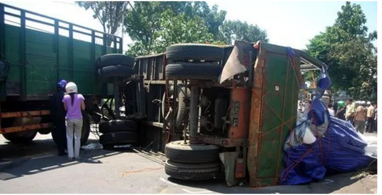Gambar 3.Kecelakaan yang terjadi di Jl. Sunandar Priyo Sudarmo Kota Malang(Sumber : Achmad Syaiful Afandi, 2012)