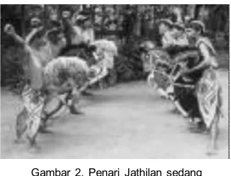 Gambar 2. Penari Jathilan sedang