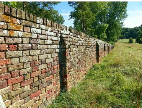 Figure 2-3. Photo: GOC Bengeo to Woodhall Park 159: Woodhall Park boundary wall by Peter aka anemoneprojectors, onFlickr