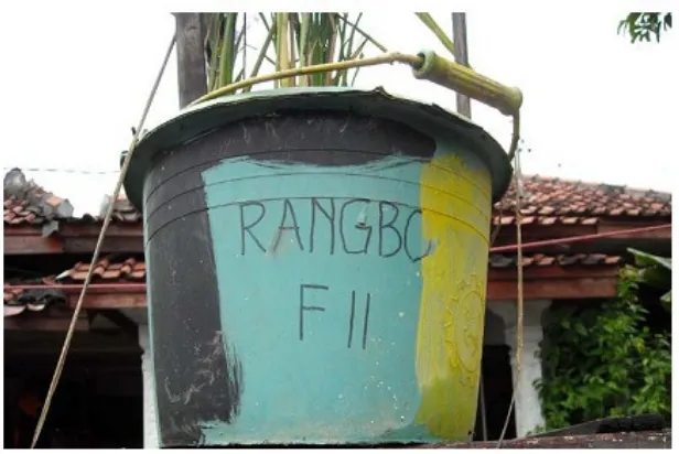 Gambar 9.11. Nama kultivar saja yang tertulis di bagian pot tanaman persilangan (Foto oleh Winarto, 2008) 