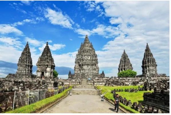 Gambar 2 : Candi Borobudur
