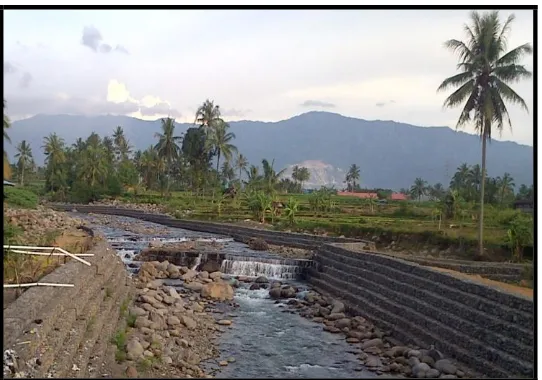 Gambar 1.1 Pembangunan Bronjong Batu Kali pada Tikungan di Sungai Limau Manih, Kecamatan Pauh, Padang 