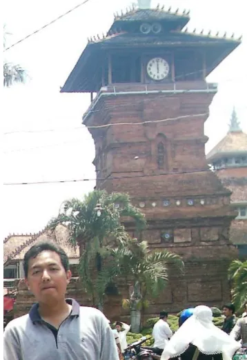 Gambar 4: Menara Kudus yang berbentuk bangunan bangunan tradisional Hindu-Jawa 
