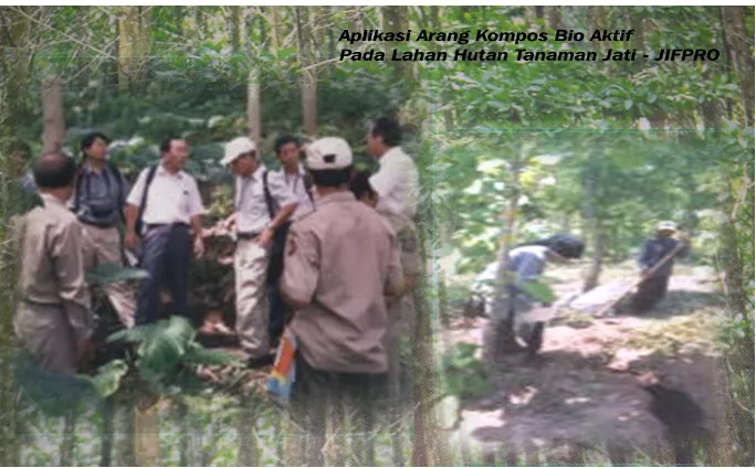 Gambar 4:  Aplikasi Arang Kompos Bio Aktif pada areal hutan tanaman Jati  oleh JIFPRO (Jepang) di Sekaroh, Mataram,Lombok, sebagai tindak lanjut dari Kyoto Protocol