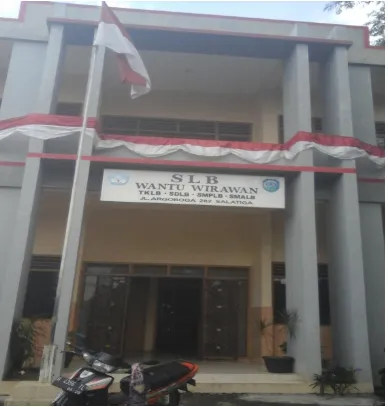 Gambar  . Gedung Sekolah SLB Wantuwirawan Salatiga gambar diambil saat penulis meminta perizinan melakukan penelitian 