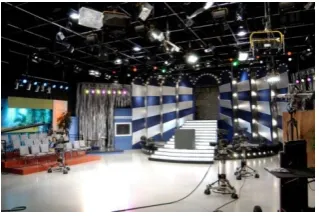 Gambar 1.1: sebuah studio tv yang lengkapi perangkatnya