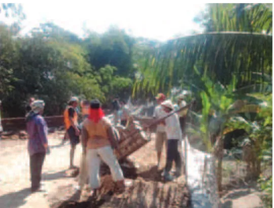 Gambar A1.5 Gotong-royong Warga dalam Kegiatan Infrastruktur PNPM di Desa Kradenan 