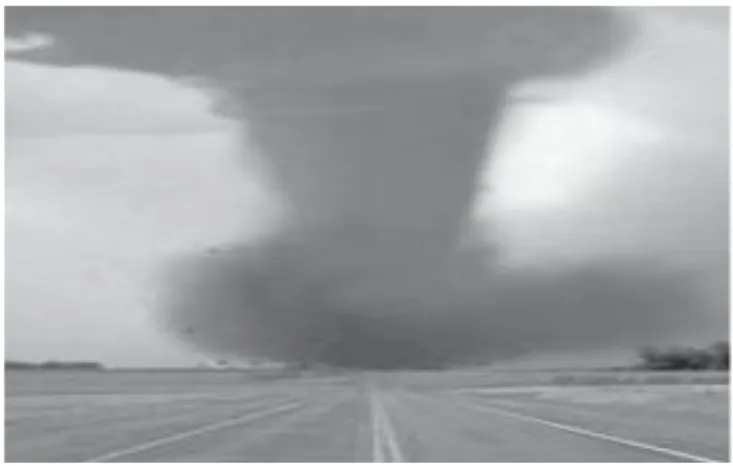 Gambar 2.4 badai tornado dapat mengakibatkan kerusakan yang besar karena 