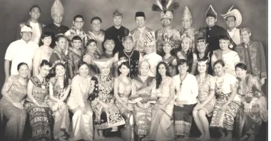 Gambar 2.4. Keragaman suku bangsa sebagai tiang-tiang pengokIndonesia(Sumber: Netral News)gokoh Negara