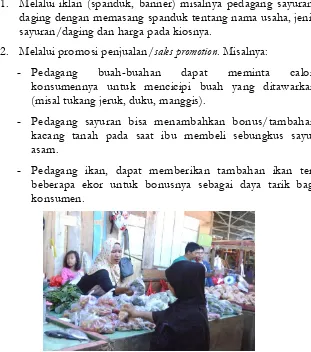Gambar 4.7 Pedagang memberikan tambahan sayuran sebagai bagian dari promosi penjualan 