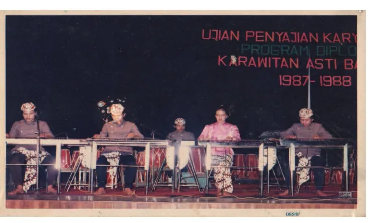 Gambar 3.12 Contoh musik seni dalam pertunjukan kacapi siter dari daerah Sunda