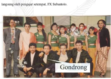 Gambar 2 : Vokal Grup SMKI N8 Surakarta,tahun 1994 (arsip Gondrong Gunarto). 