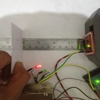 Gambar 7 Keytag Dan Module Berjarak 10 Centimeter 