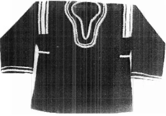 Gambar 9 Baju sebagai pakaian kebesaran penghulu Di Nagari Silungkang (Repro: Budiwirman, 201 2) 