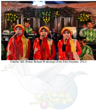 Gambar XII. Pentas Rebana Walisongo (Foto Joko Suyanto: 2012) 