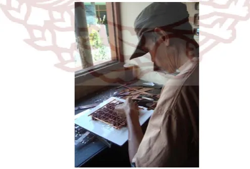 Gambar 3. Pengrajin cap batik Premulung 